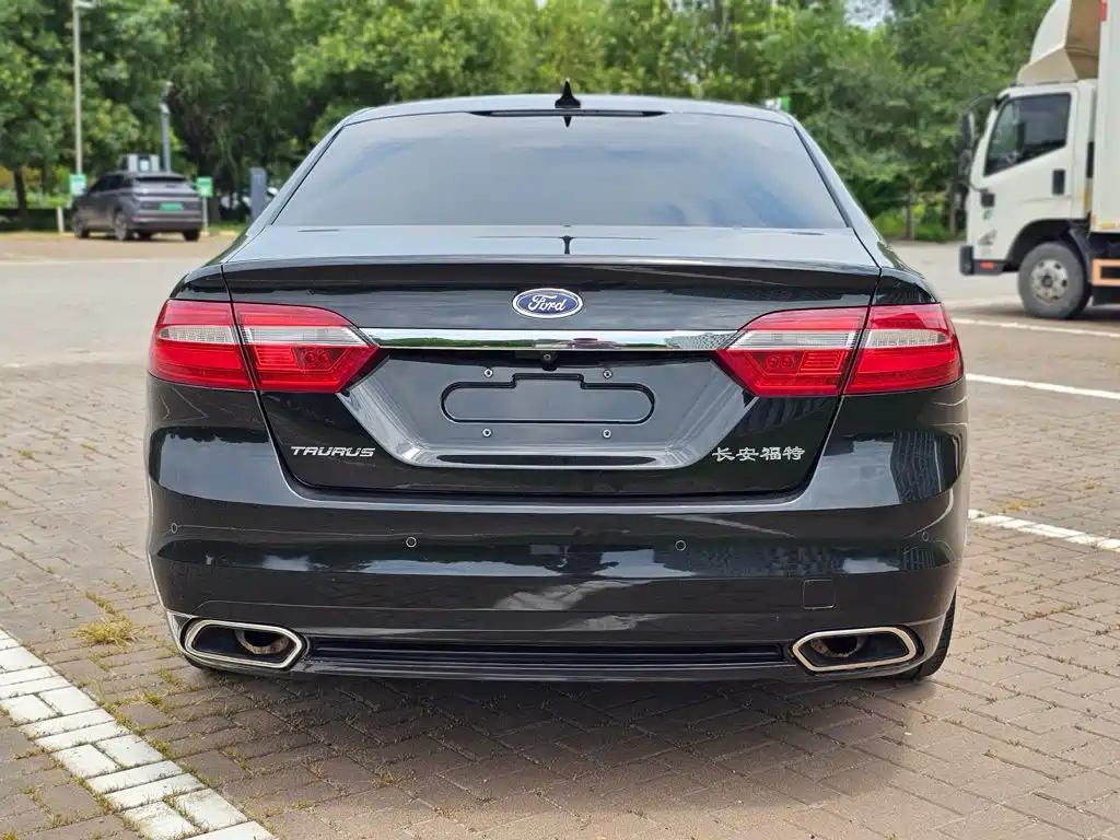 Taurus EcoBoost 245 Luxury