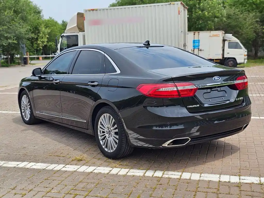 Taurus EcoBoost 245 Luxury