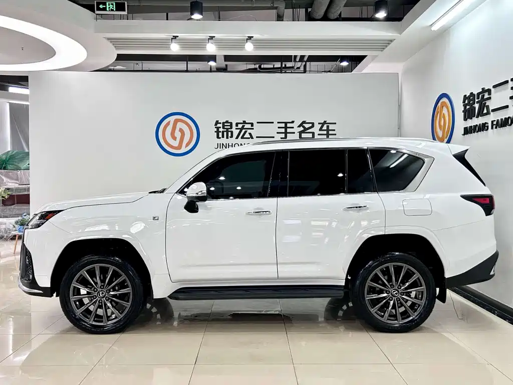Lexus LX 600
