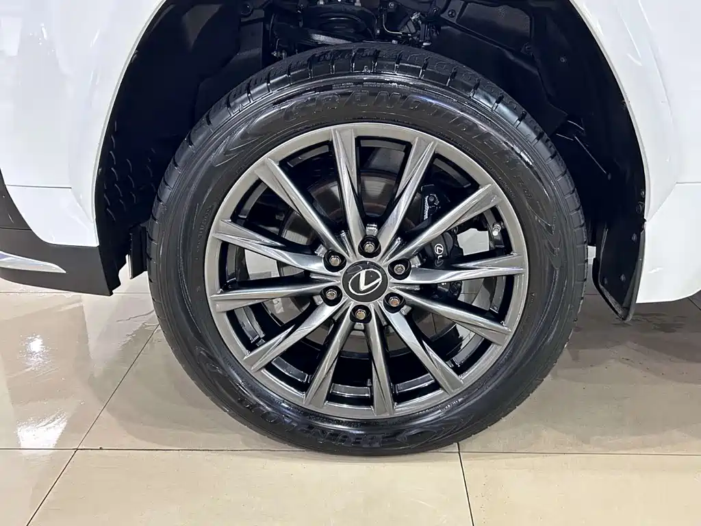 Lexus LX 600