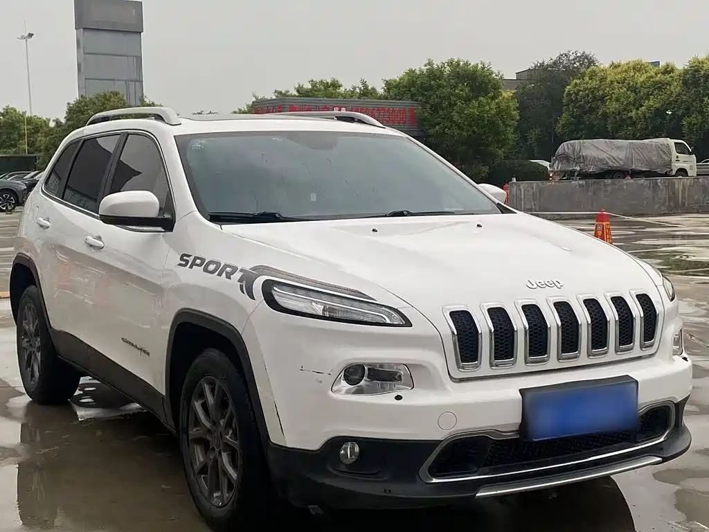 Cherokee 2.0 L 2 WD Classic Sport