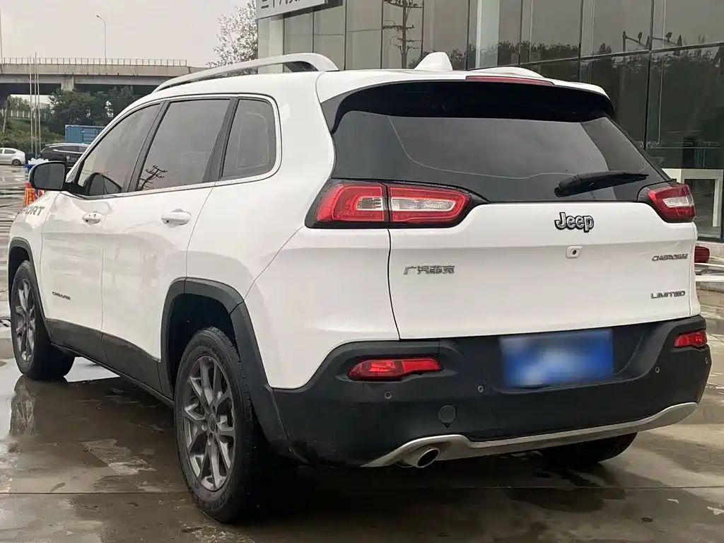 Cherokee 2.0 L 2 WD Classic Sport