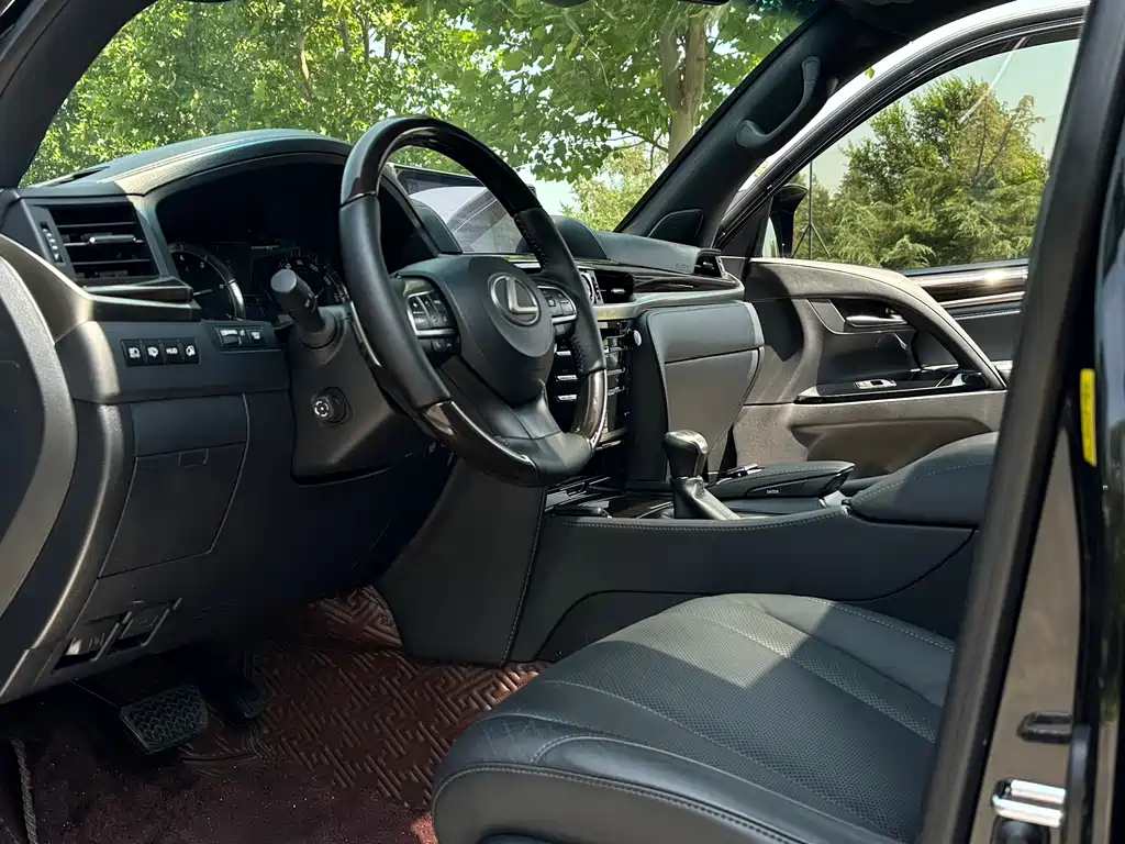 Lexus LX 570