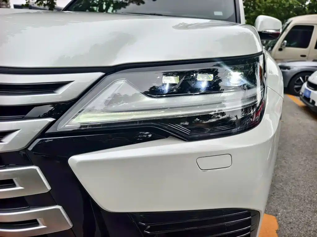 Lexus LX 600 4-seat Super Luxury US Spec