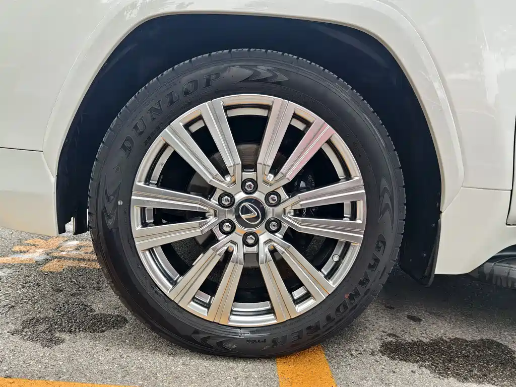 Lexus LX 600 4-seat Super Luxury US Spec