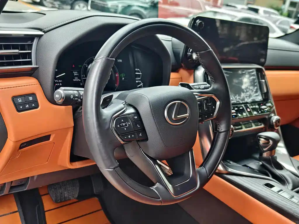 Lexus LX 600 4-seat Super Luxury US Spec