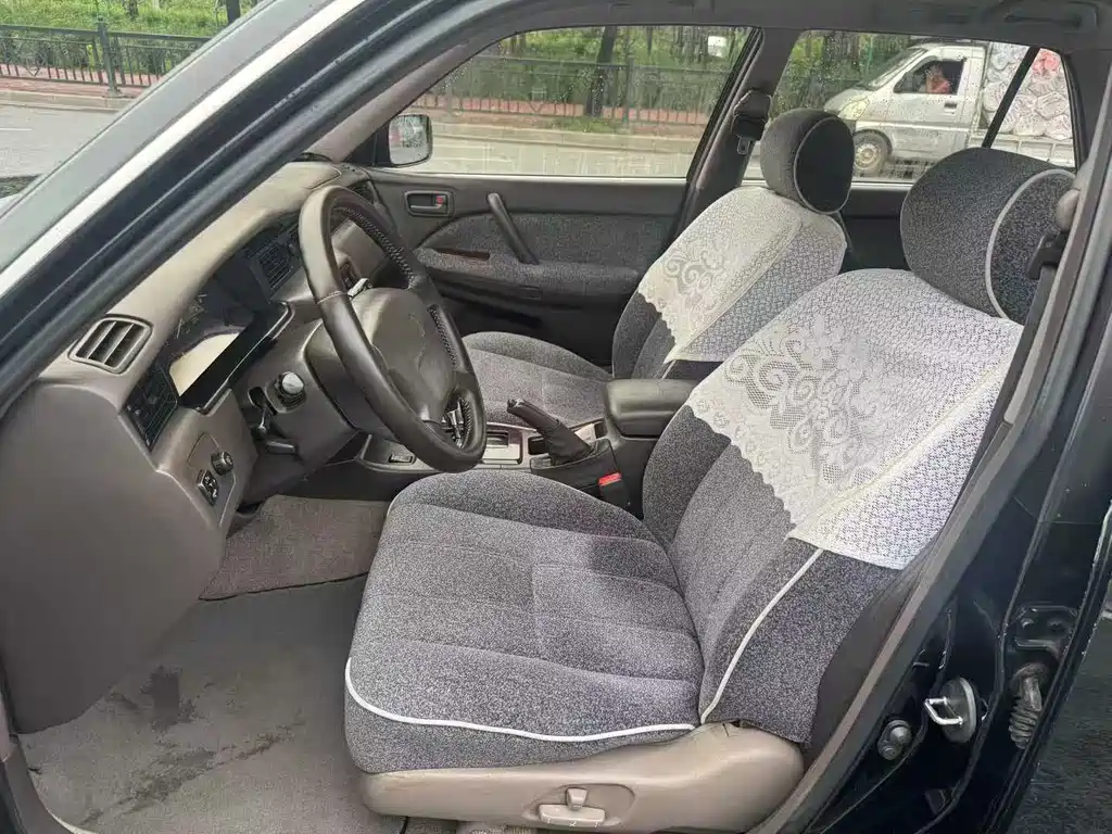 Crown 皇冠 96款 3.0 L
