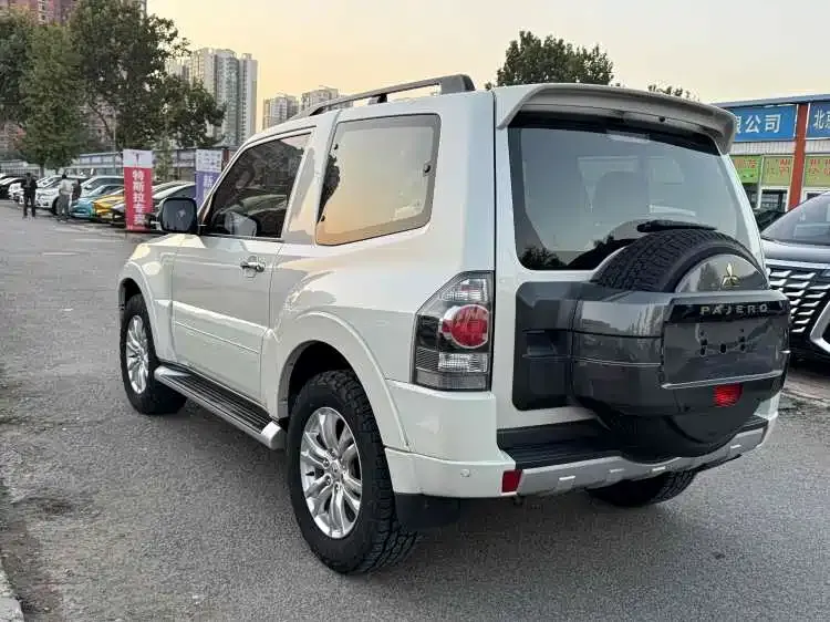 Mitsubishi Pajero (Import) 帕杰罗(进口) V87 2018款 3.8 L 中东版