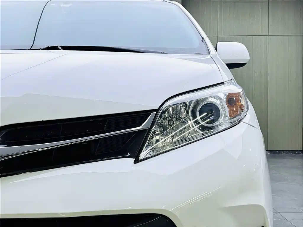 SIENNA 3.5 L Auto
