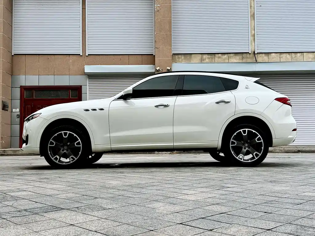 Levante 3.0 T Standard