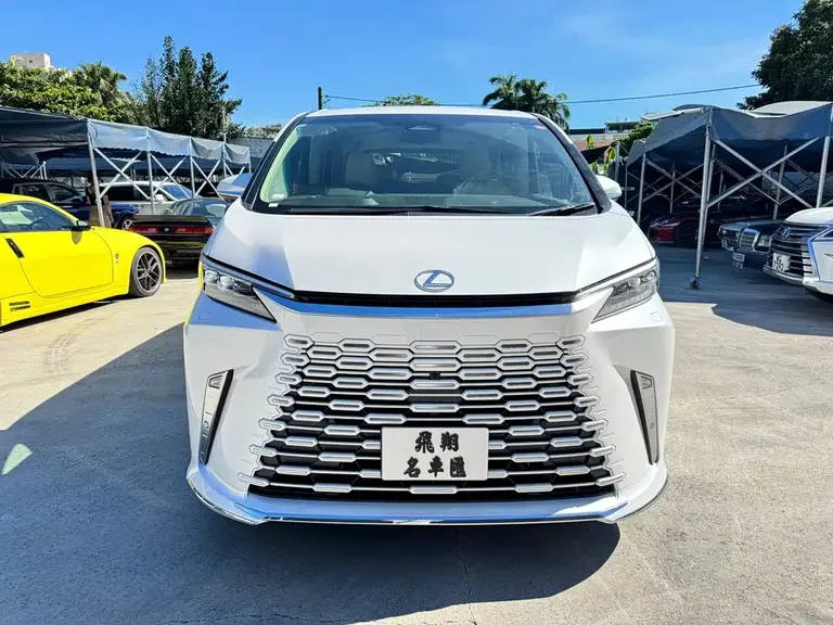 Lexus LM 500 h