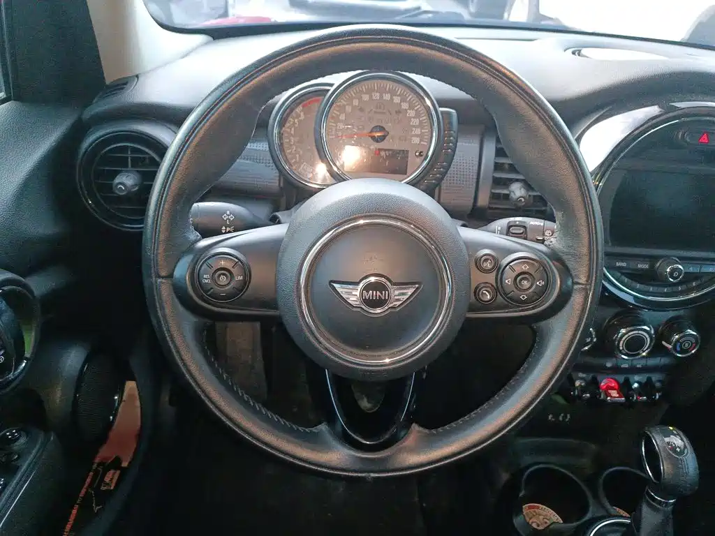 MINI 1.5 T COOPER 5-door