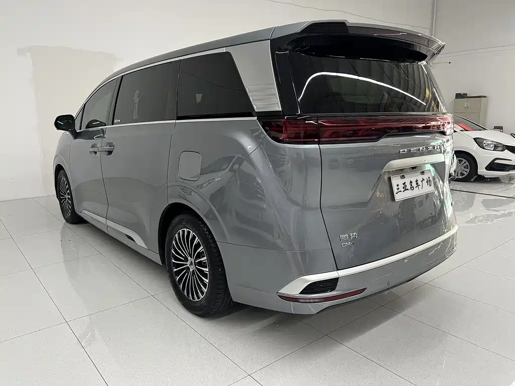 Denza D9 DM-i 1040 Distinguished