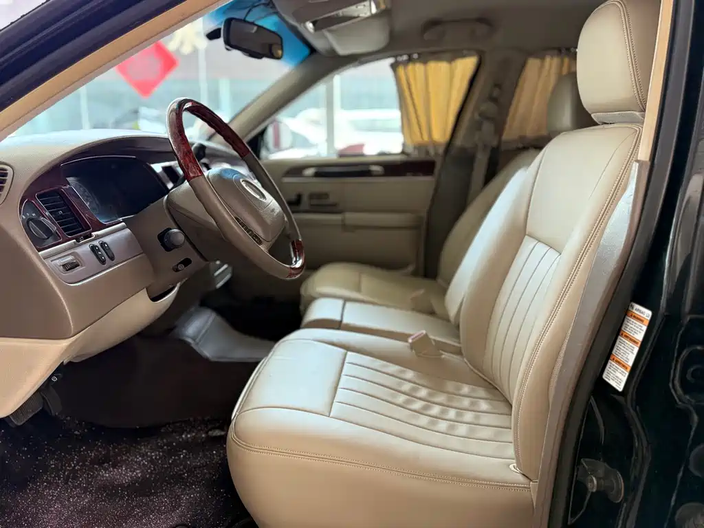 City 4.6 L Extended