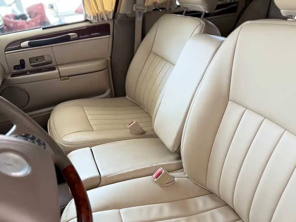 City 4.6 L Extended
