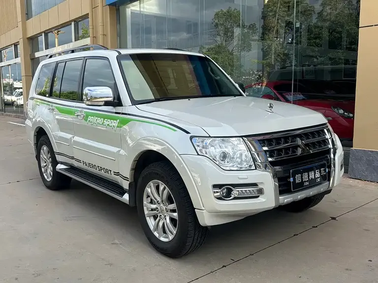 Mitsubishi Pajero (Import) 3.8 L Middle East