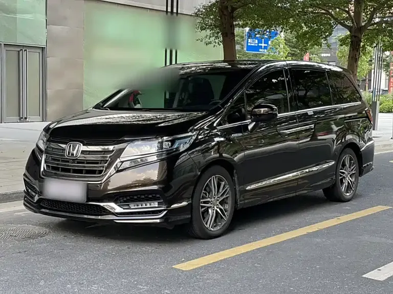 Honda Elysion 2.0 L Hybrid Supreme
