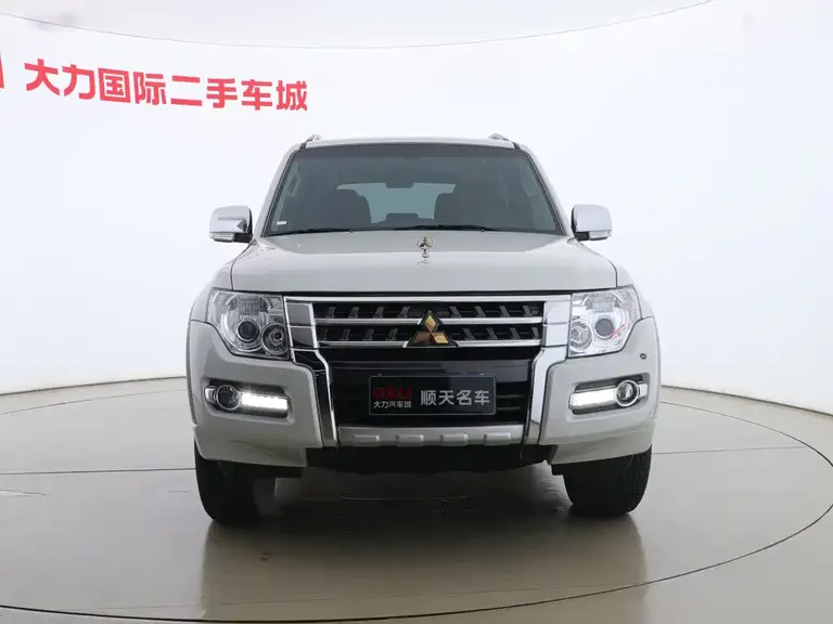Mitsubishi Pajero (Import) 3.0 L Middle East