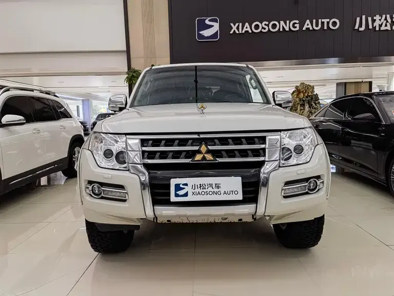 Mitsubishi Pajero (Import) 3.8 L Middle East
