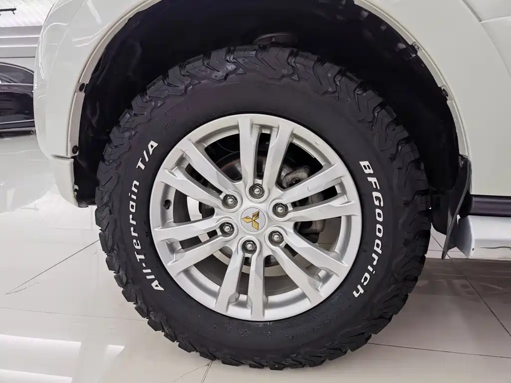 Pajero (Import) 3.8 L Middle East