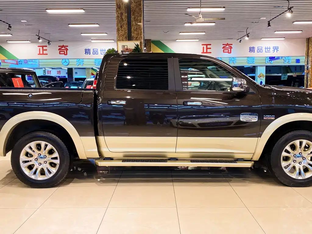 RAM Trucks 5.7 L Auto