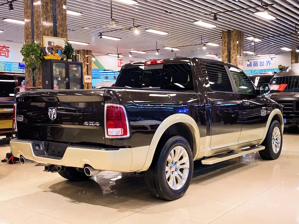 RAM Trucks 5.7 L Auto