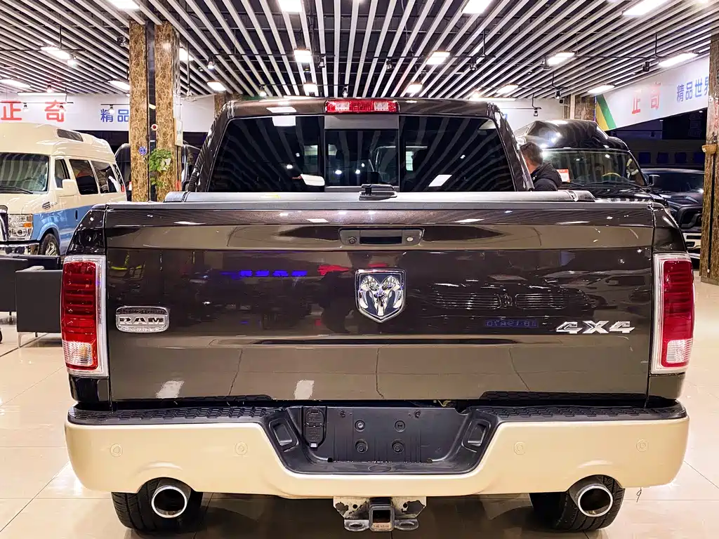 RAM Trucks 5.7 L Auto