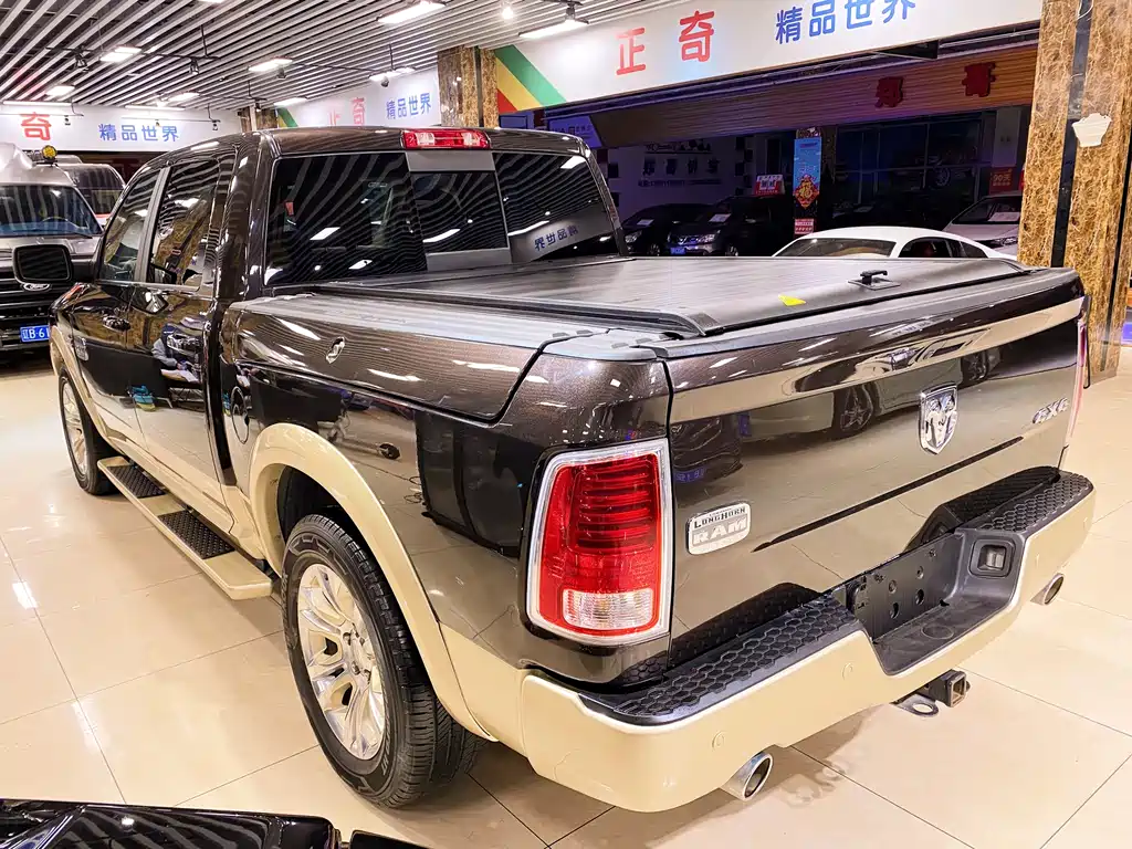 RAM Trucks 5.7 L Auto