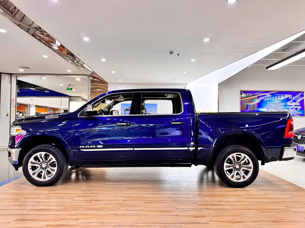 RAM Trucks RAM Trucks 2015款 5.7 L 美规版