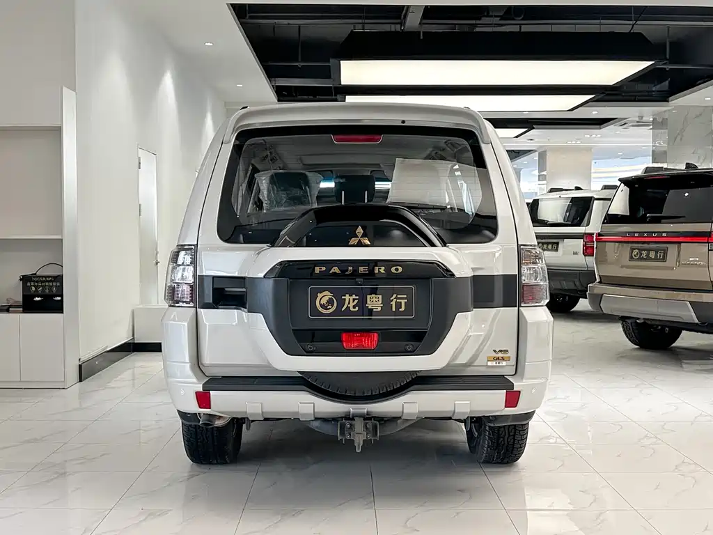 Pajero (Import) 帕杰罗(进口) V93 2022款 3.0 L 自动