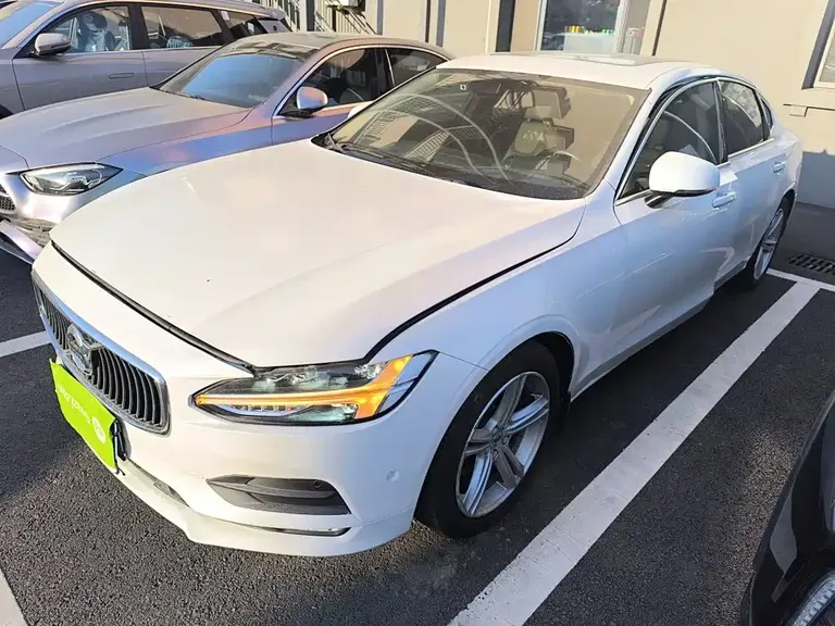Volvo S90 T4 Smart Vision