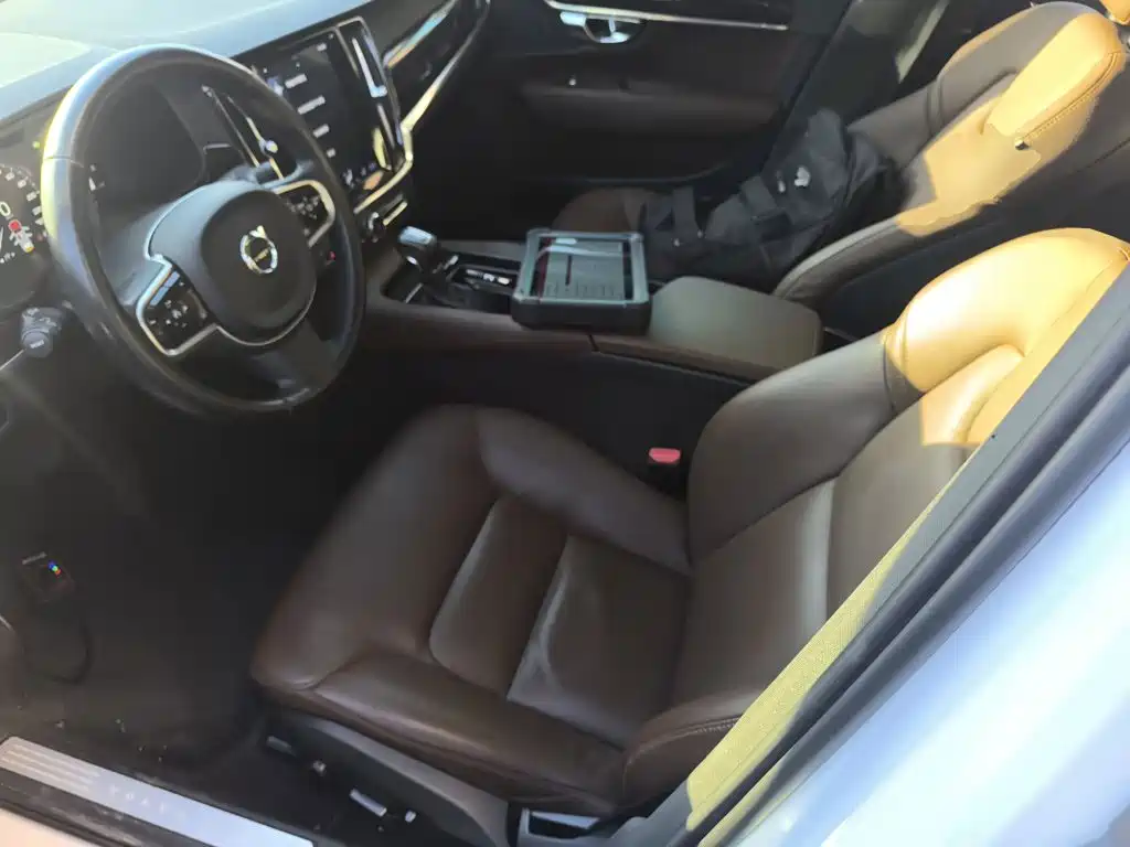 Volvo S90 T4 Smart Vision