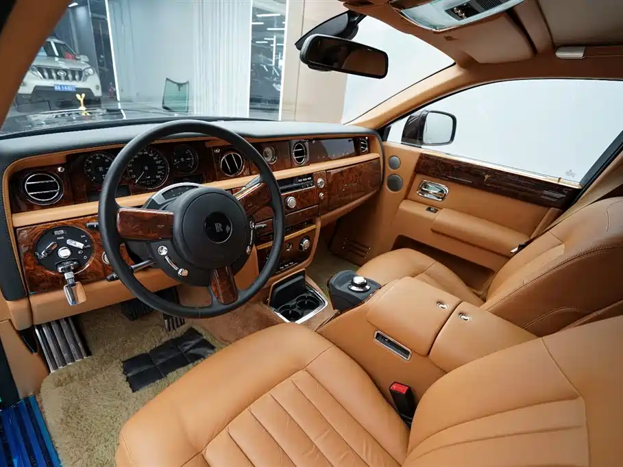 Phantom 6.7 L Auto