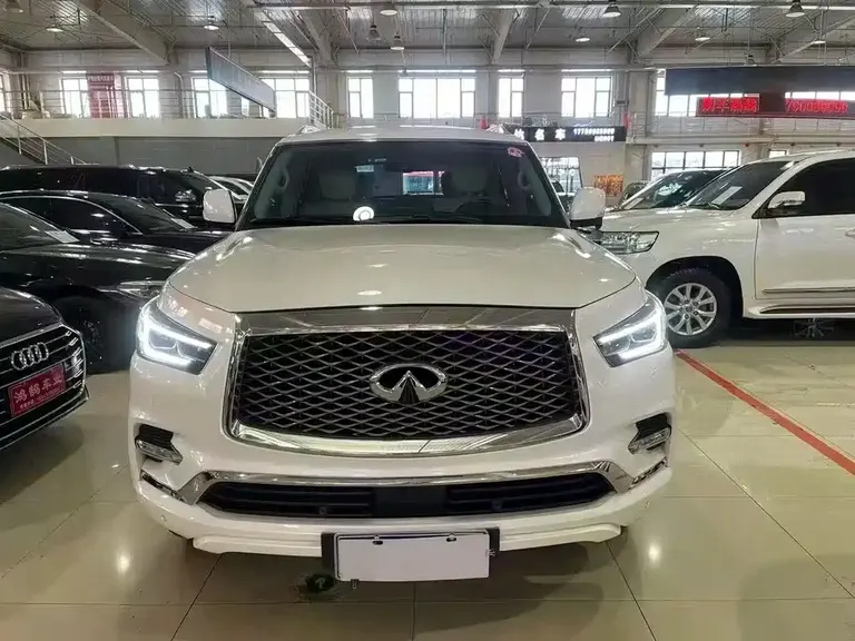 Infiniti QX80 5.6 L Middle East