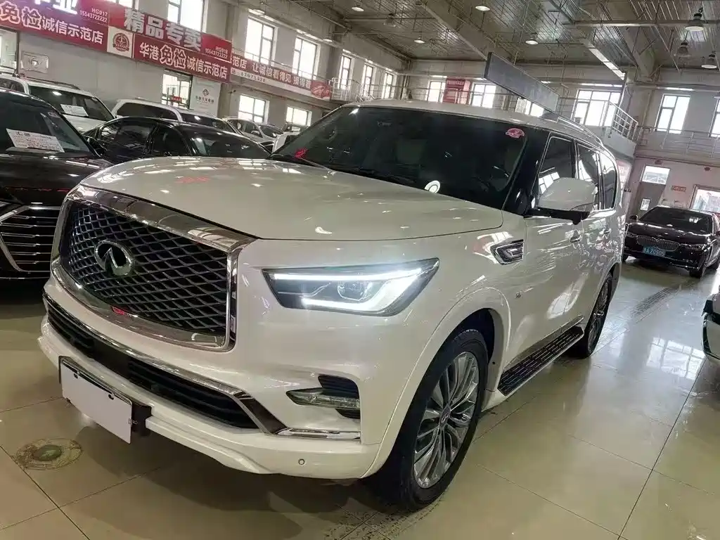 Infiniti QX80 5.6 L Middle East