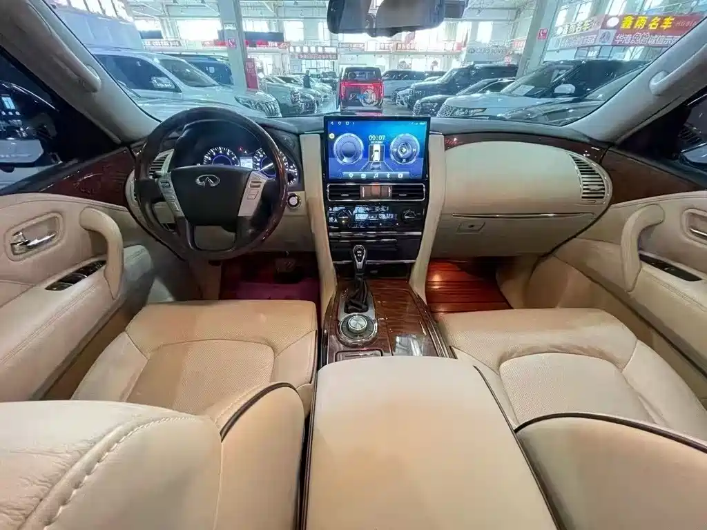 Infiniti QX80 5.6 L Middle East