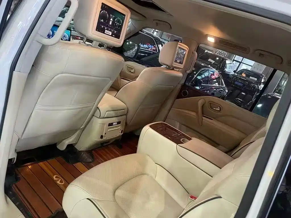 Infiniti QX80 5.6 L Middle East