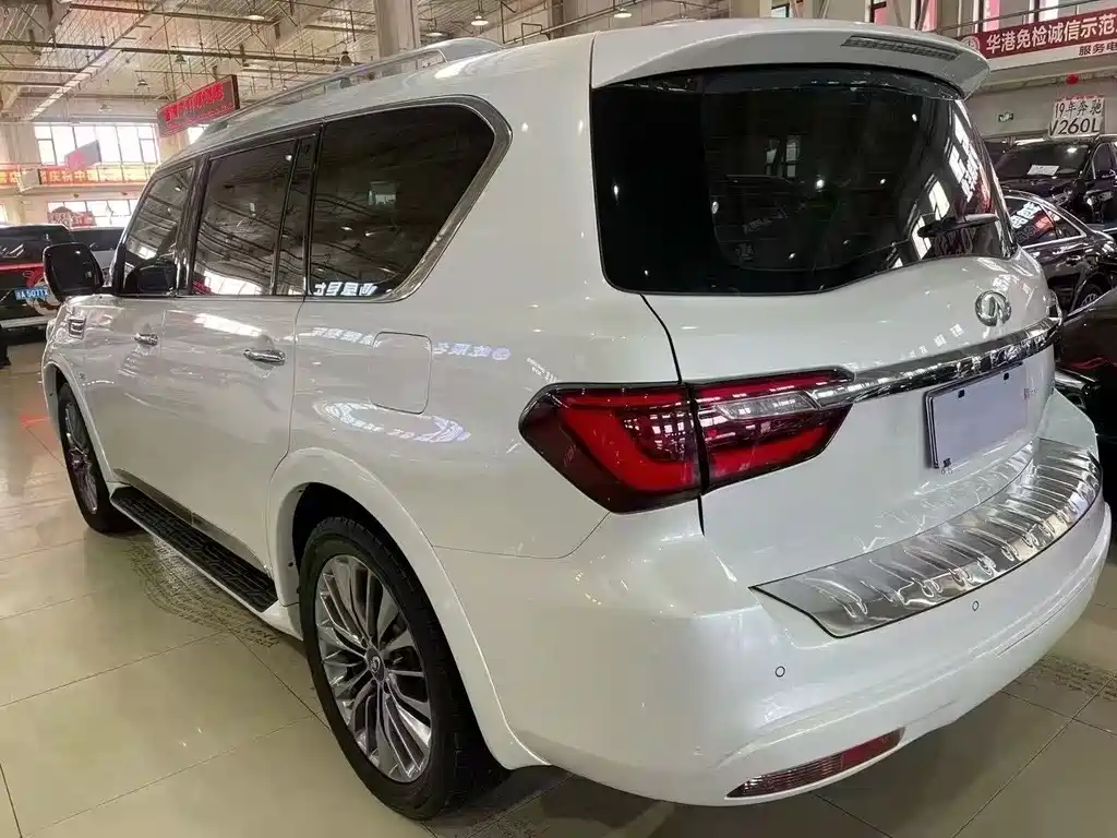 Infiniti QX80 5.6 L Middle East