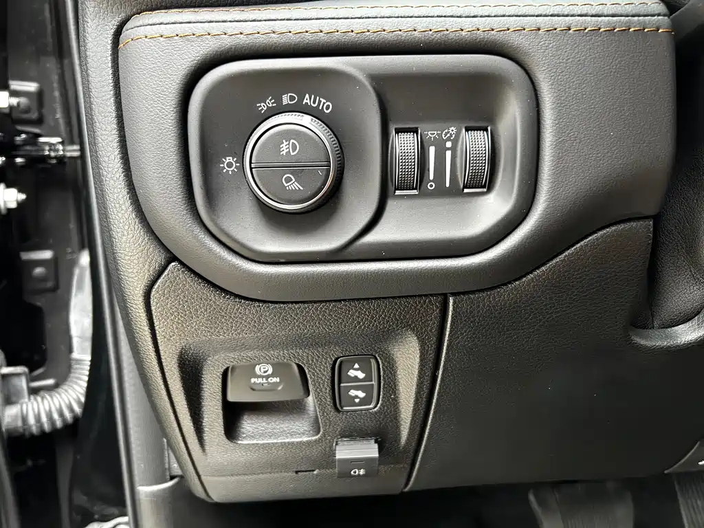RAM Trucks 5.7 L Longhorn US Spec