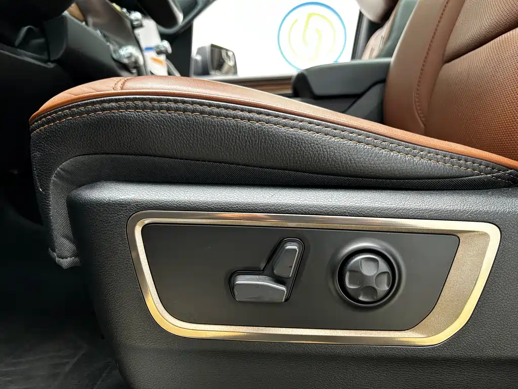 RAM Trucks 5.7 L Longhorn US Spec