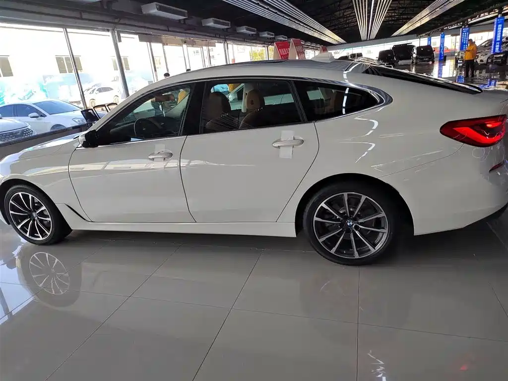 BMW 6 Series GT 630 i Luxury Design Package