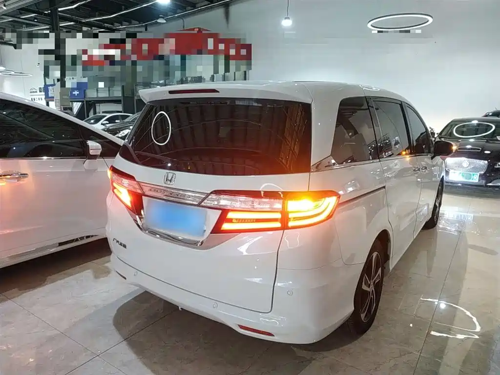 Odyssey Facelift 2.4 L Luxury