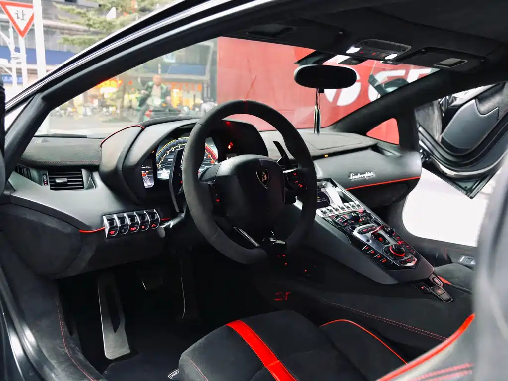 Aventador LP 700-4