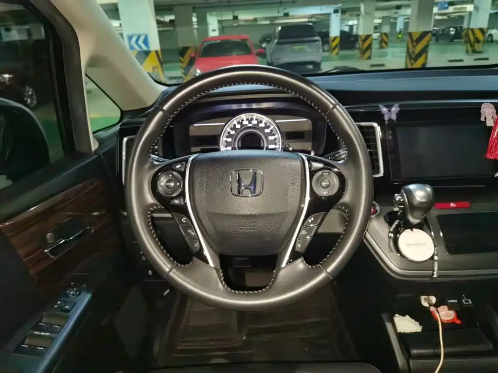 Elysion 2.4 L Luxury