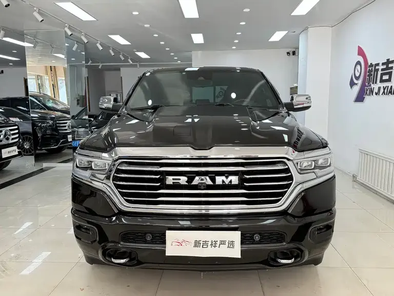 RAM Trucks 5.7 L Auto