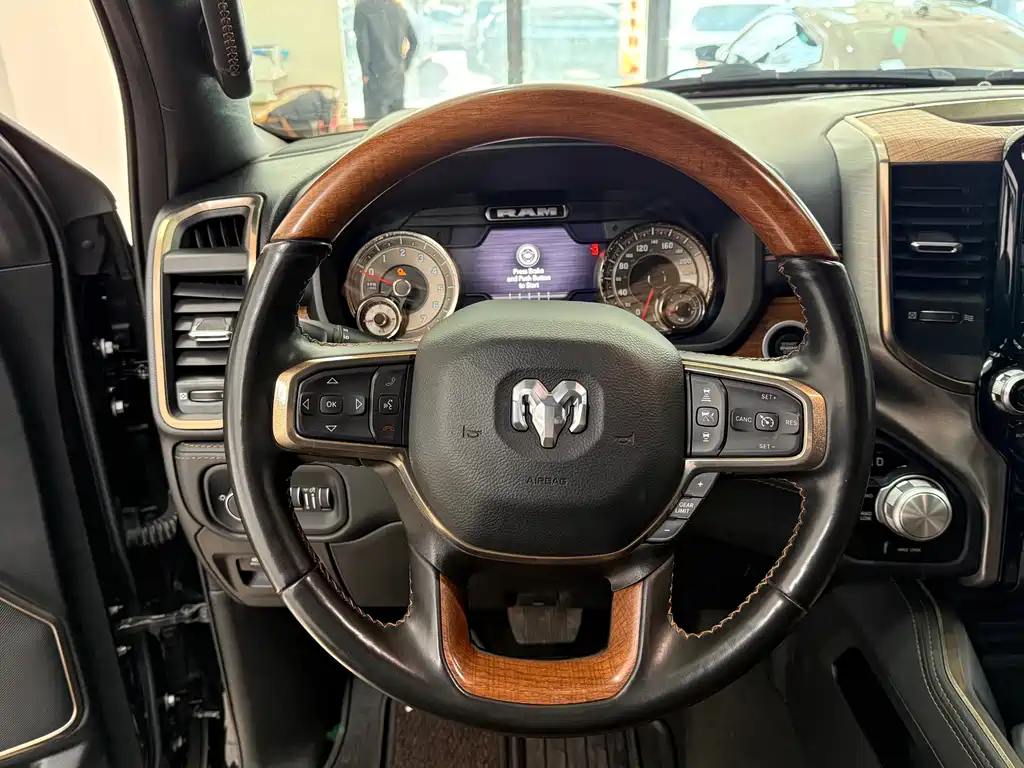 RAM Trucks 5.7 L Auto