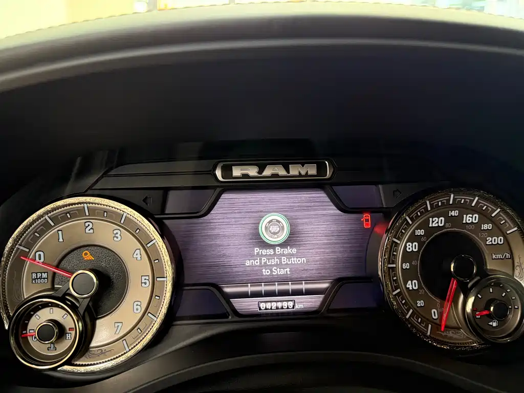 RAM Trucks 5.7 L Auto