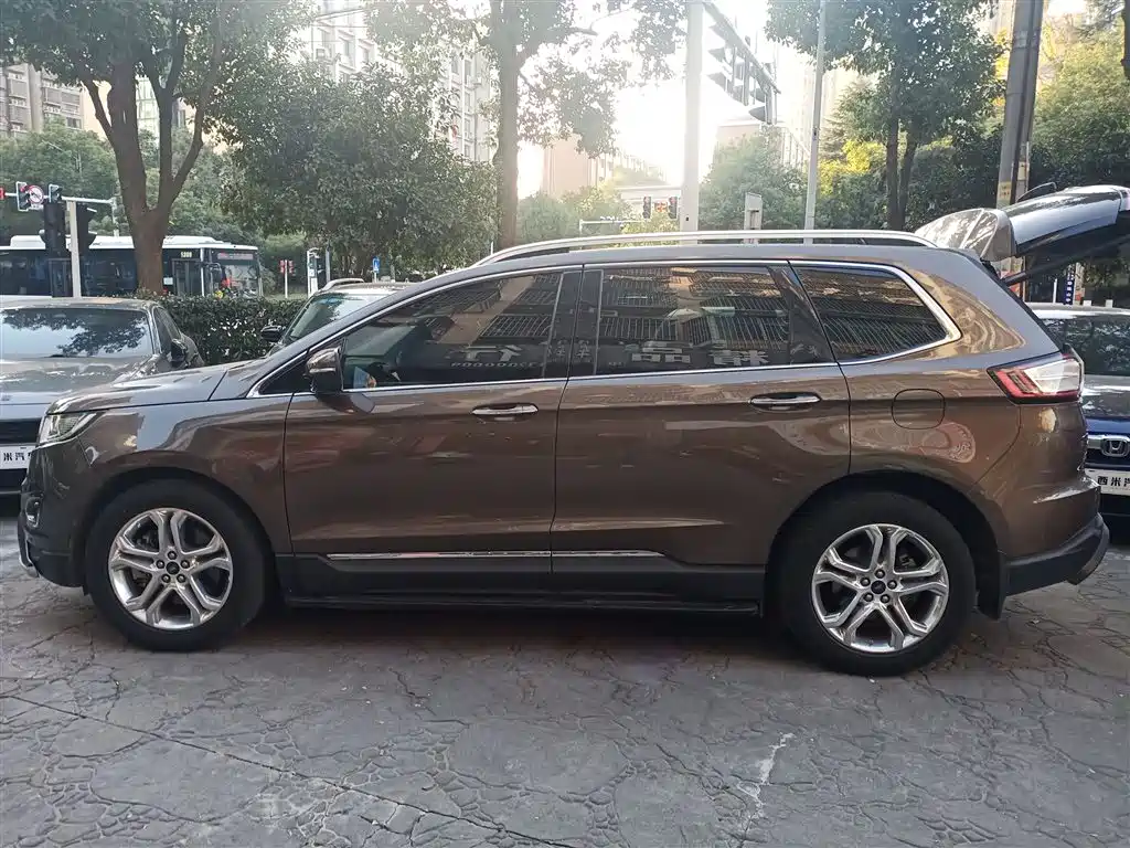 Edge EcoBoost 245 2 WD Grand Sharp 7-seat