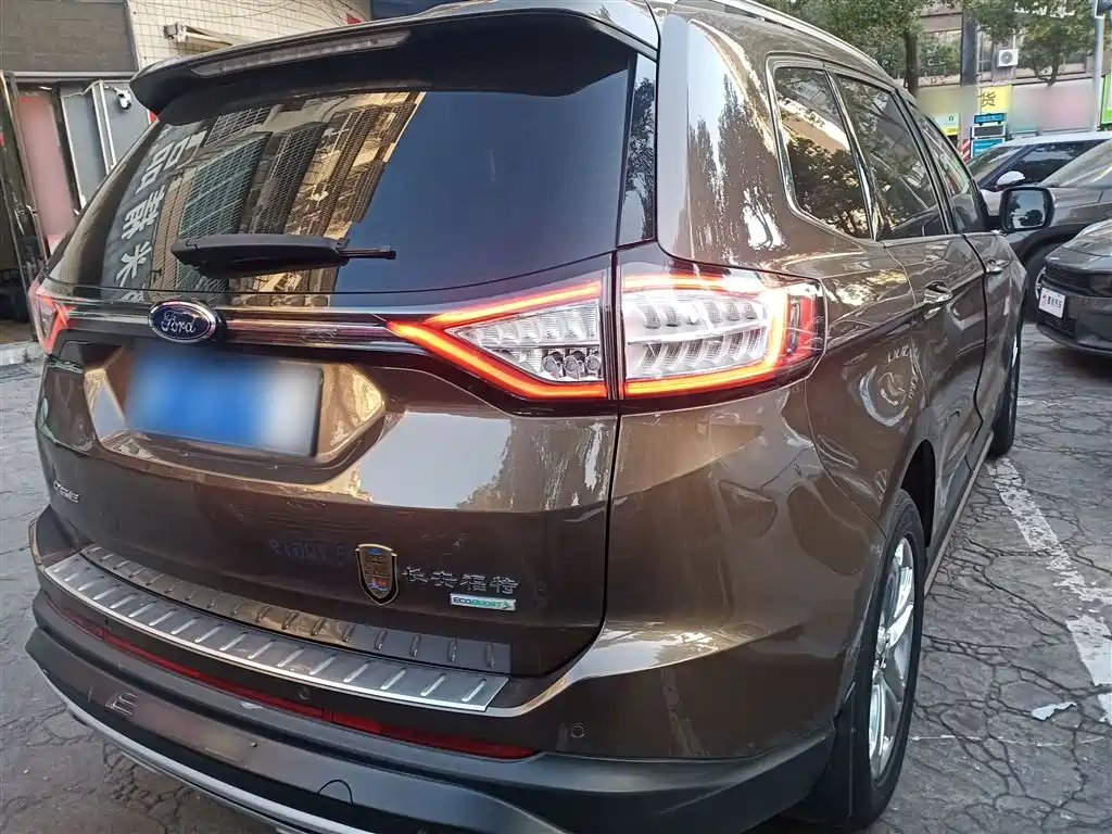 Edge EcoBoost 245 2 WD Grand Sharp 7-seat