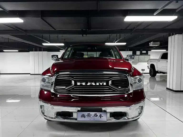 RAM Trucks 1500 5.7 L